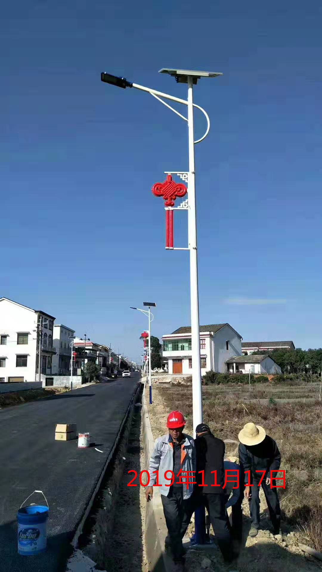 岳阳平江县伍市镇普义村第三次回购7米中国结太阳能路灯安装完工